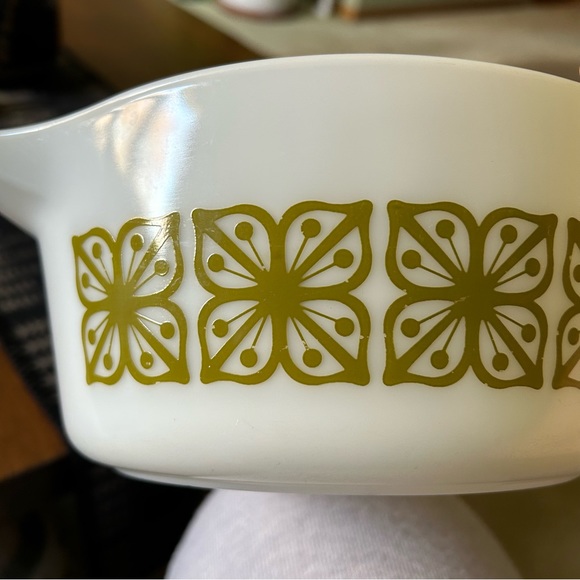 COPY - Vintage Pyrex 475-B green square verde flower 2.5 quart casserole dish - Picture 5 of 13